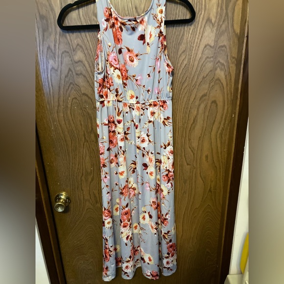 👚(bundle 4 items w/👚for $16) Sundress - Picture 3 of 8